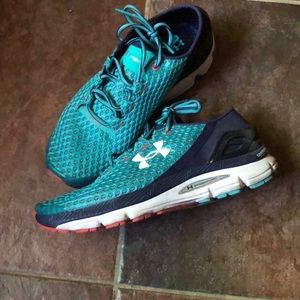 Under armour tenis shoe